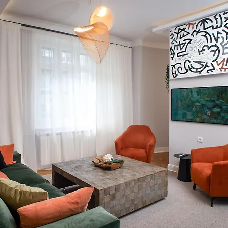 Apartment Pop's